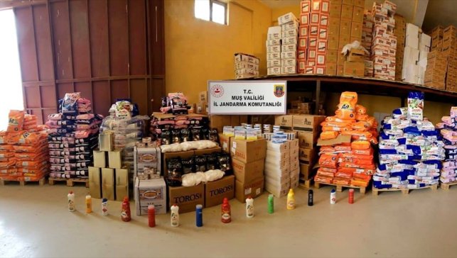 Muş'ta sahte temizlik ürünü ve bandrolsüz sigara malzemesi ele geçirildi
