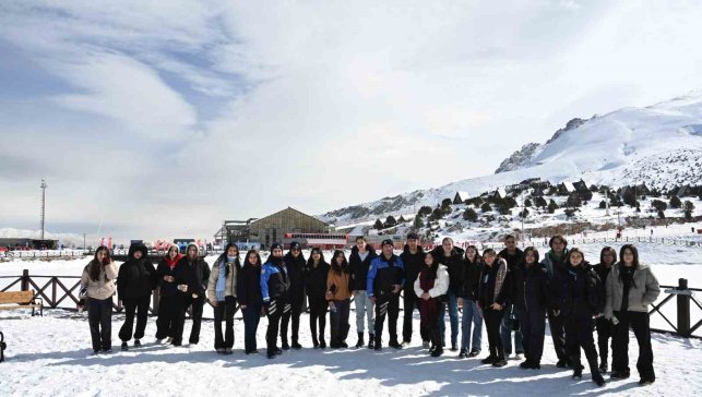Erzincan polisinden öğrencilere sosyal destek