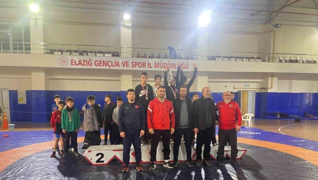 Kovancılar güreş takımı Elazığ'da 8 altın madalyayla zirveye çıktı