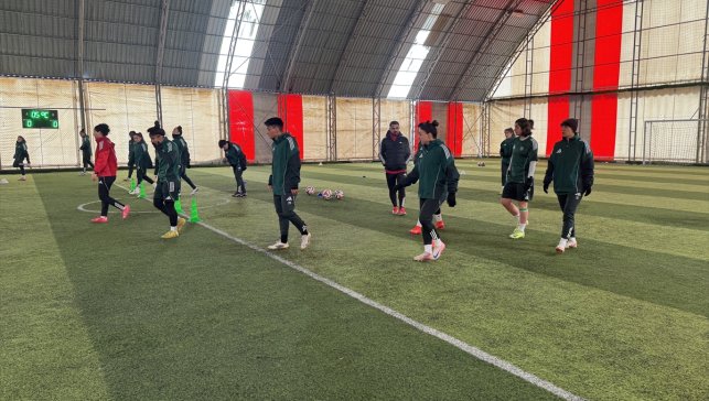 Yüksekovaspor Kadın Futbol Takımı zirve iddiasını sürdürüyor