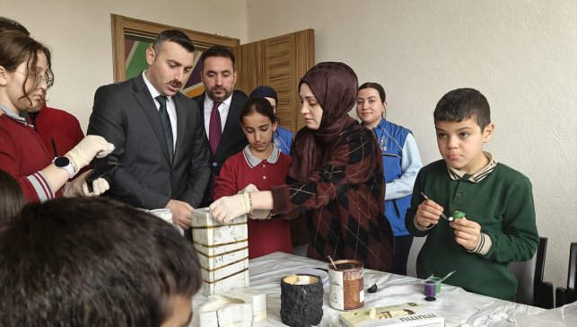 Muş'ta öğrenciler Sultan Alparslan temalı hediyelik ürünler üretiyor