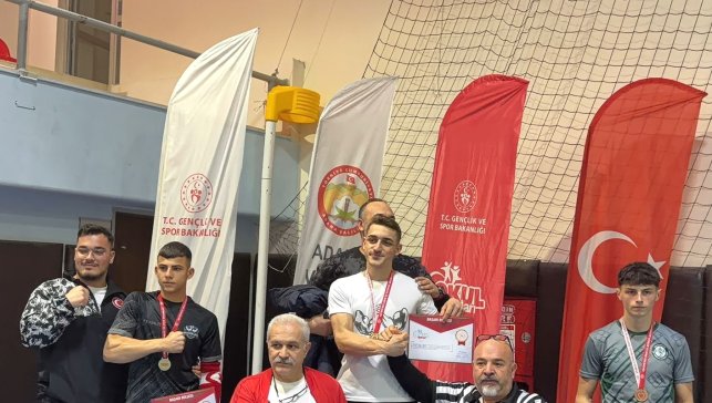 Elazığ'a bilek güreşinde 4 madalya