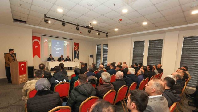Vali Çelik Kiğı'da muhtarlarla bir araya geldi