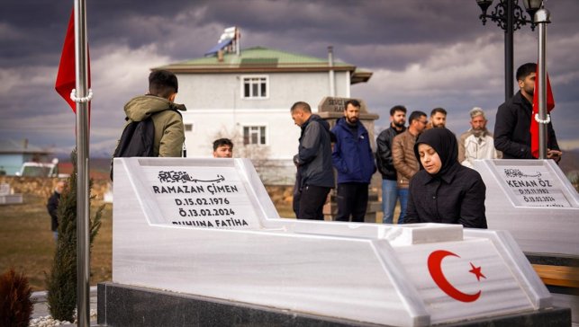 Erzincan İliç'te maden ocağındaki heyelanda hayatını kaybeden işçiler anıldı