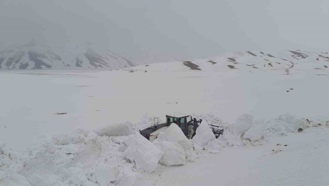 Hakkari'de 19 köy ve 38 mezra yolu ulaşıma açıldı