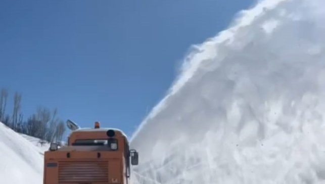 Bitlis'te karla mücadele çalışmaları devam ediyor