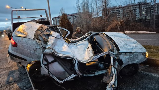Bingöl'de takla atarak devrilen otomobilin sürücüsü hayatını kaybetti
