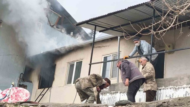 Tunceli'deki ev yangını ekiplerin müdahalesi ile söndürüldü