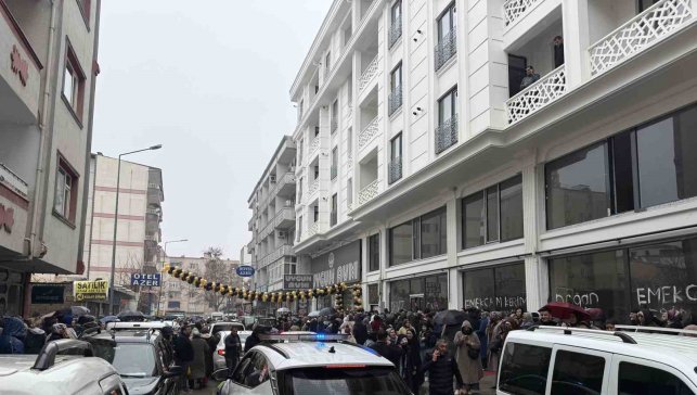 Iğdır'da AVM açılışı izdiham endişesiyle iptal edildi