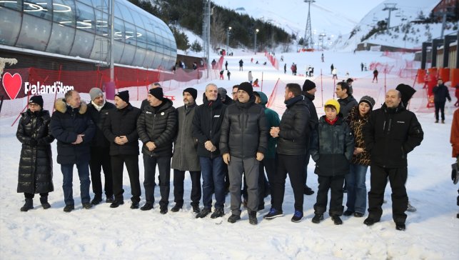 Palandöken'de Ünilig Kar Voleybolu Türkiye Şampiyonası sona erdi