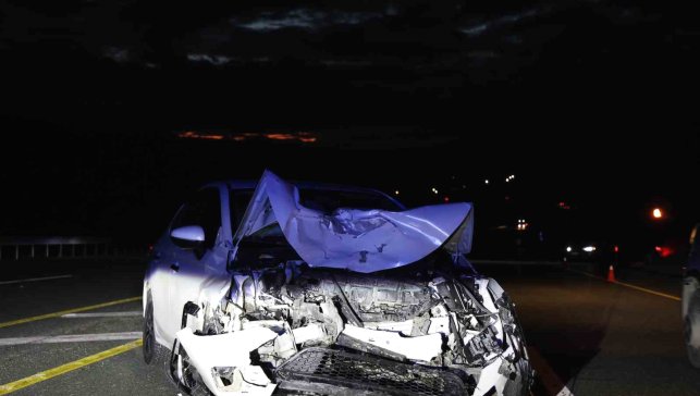 Elazığ'da iki otomobil çarpıştı: 1'i ağır 3 yaralı