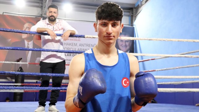 Boksörler, ay-yıldızlı formayla Gençlik Olimpiyatları için kota peşinde