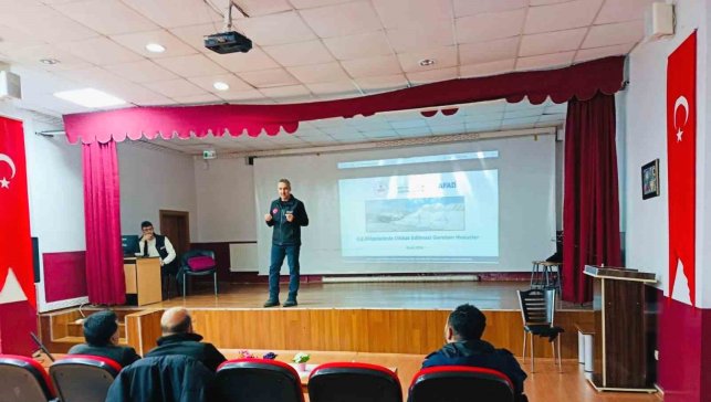 Elazığ'da muhtarlara çığla mücadele ve farkındalık eğitimi verildi