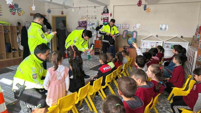 Tercan'da öğrencilere trafik eğitimi