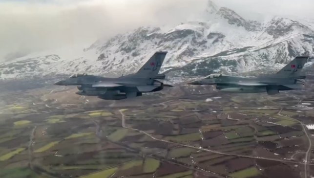 Jetler Erzincan'ın kurtuluşu için havalandı