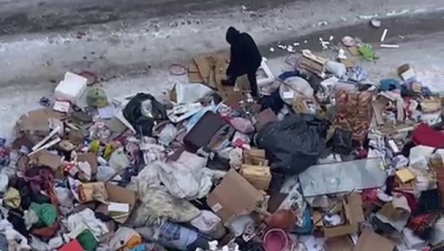 Evden tonlarca çöp çıktı