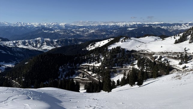 Erzurum, Ardahan ve Tunceli'nin yüksek kesimleri karla kaplandı
