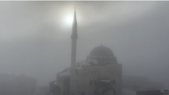 Yüksekova'da yoğun sis ulaşımı olumsuz etkiledi