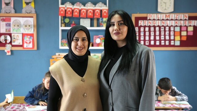 Özge ve Ceylan öğretmen, ısıttıkları 2 derslikte öğrencilerini geleceğe hazırlıyor