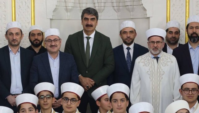 Aşkale'de 25 genç hafız icazetini aldı