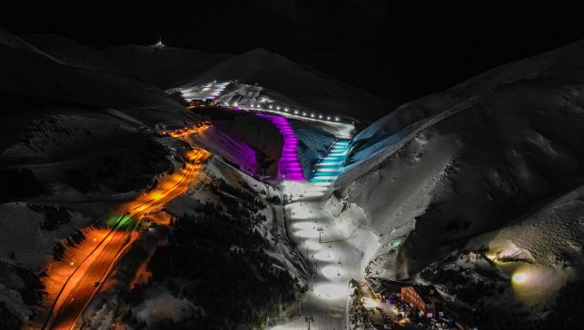 Palandöken'de gece kayağı görsel şölene dönüşüyor