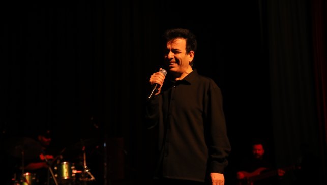 Sanatçı Oğuz Aksaç Erciş'te konser verdi