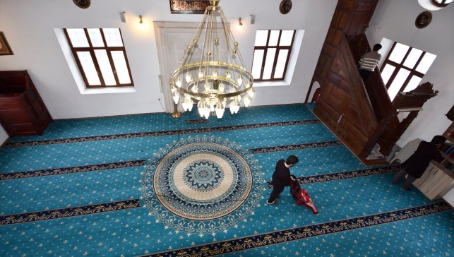 Sarıkamış'ta camiler ramazan ayına hazırlandı