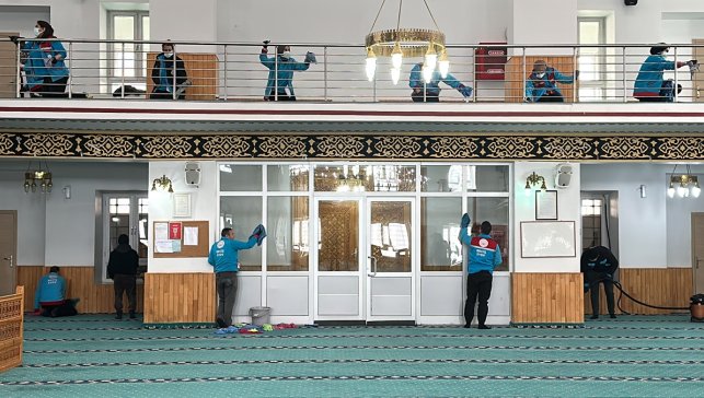Erciş'te ramazan öncesi camilerde temizlik çalışması yapıldı
