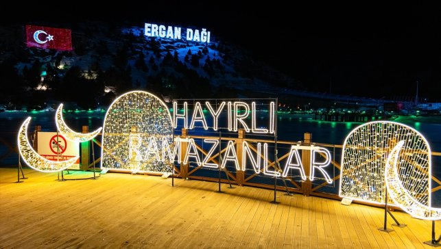 Erzincan'daki Ergan Dağı Kayak Merkezi ramazana özel ışıklandırıldı