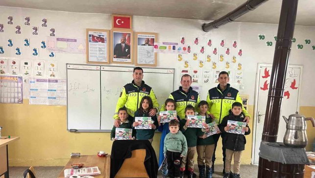 Muş'ta jandarmadan çocuklara trafik eğitimi