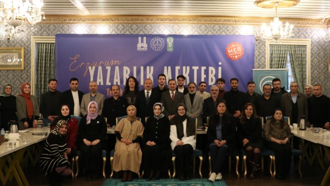 Erzurum'da genç kalemler Yazarlık Mektebi programından sertifikalarını aldı