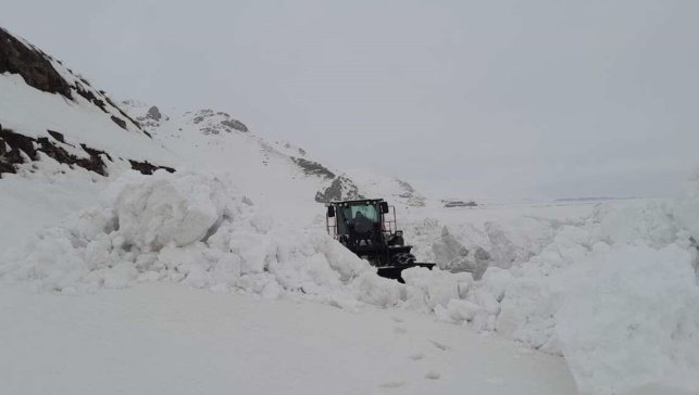 Hakkari'de 79 yerleşim yerinin yolu ulaşıma kapandı