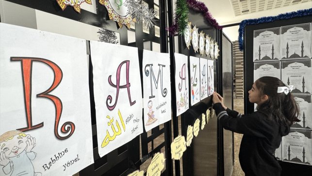 Van'da okullar ramazan için süslendi