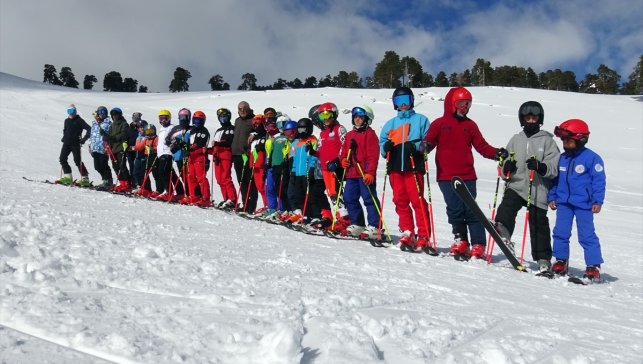 Kayak sporcuları Kars'ta 2 bin 400 rakımda yarışmalara hazırlanıyor