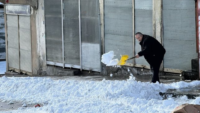 Van ve Hakkari'de 176 yerleşim yerine ulaşım sağlanamıyor