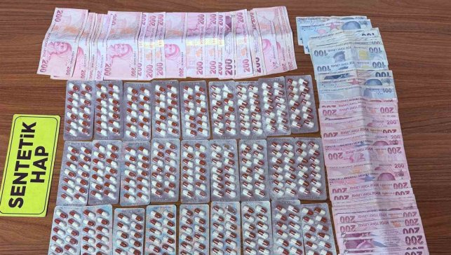 Malatya'da 457 adet sentetik ecza hap ve 234 gram uyuşturucu madde ele geçirildi