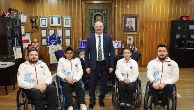 Rektör Hacımüftüoğlu, Milli takıma seçilen özel sporcuları misafir etti
