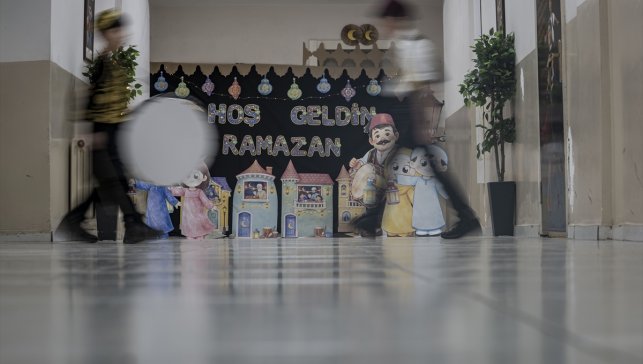 Erzurum'da bir ilkokulun tüm sınıfları ramazana özel süslendi