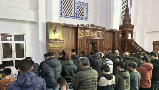 Van'da Ramazan ayının ilk teravih namazı kılındı