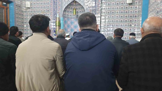 Başkale'de ilk teravih namazı kılındı