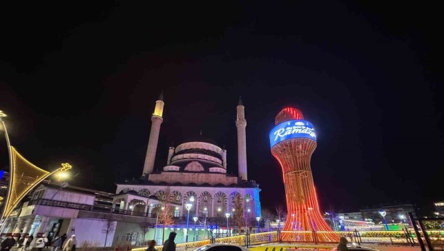 Bingöl'de ilk teravih coşkusu yaşandı