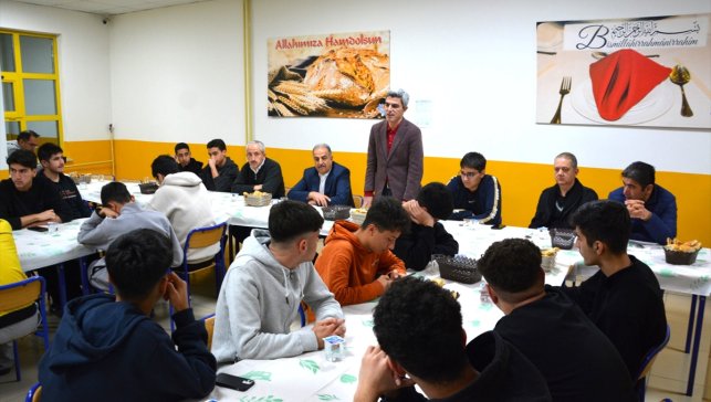 Malatya İl Milli Eğitim Müdürü Bakır, öğrencilerle sahur yaptı