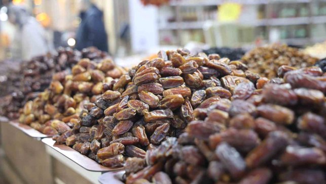 Ramazan ayının vazgeçilmezi hurma, tezgahlarda yerini aldı