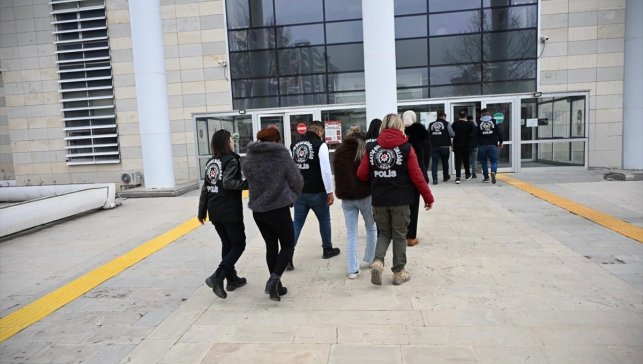 Elazığ'da fuhuş operasyonunda yakalanan 2 şüpheli tutuklandı