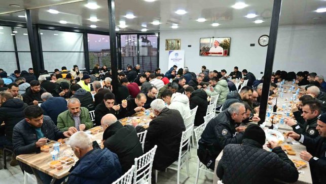 Battalgazi Belediyesi iftarı çadırlarda değil restoranda veriyor