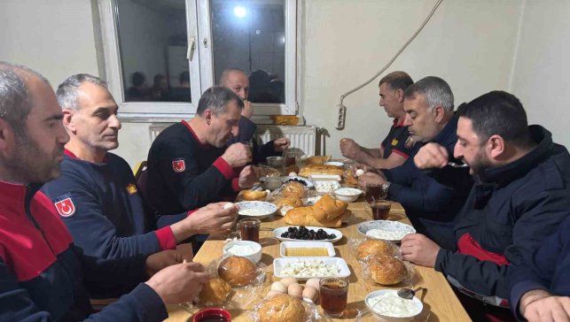 Sahur sofrasında ihbar geldi, itfaiye göreve koştu