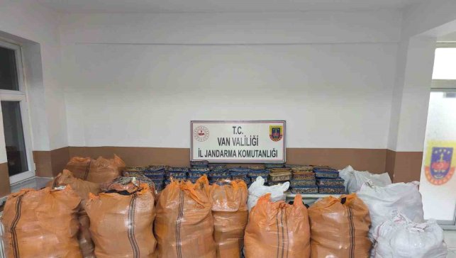 Van'da gümrük kaçağı malzeme ele geçirildi