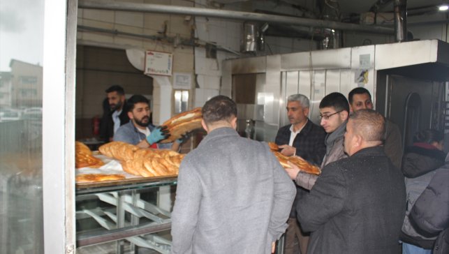Malazgirt'te fırıncıların ramazan pidesi mesaisi başladı