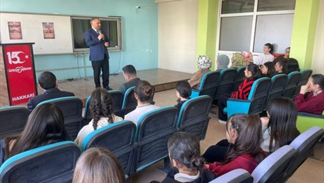 Hakkari Müftüsü Okuş, öğrencilerle buluştu