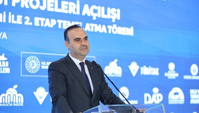 Bakan Kacır, Malatya'da depremzede sanayiciler için yapılan iş yerlerinin anahtar teslimine katıldı: